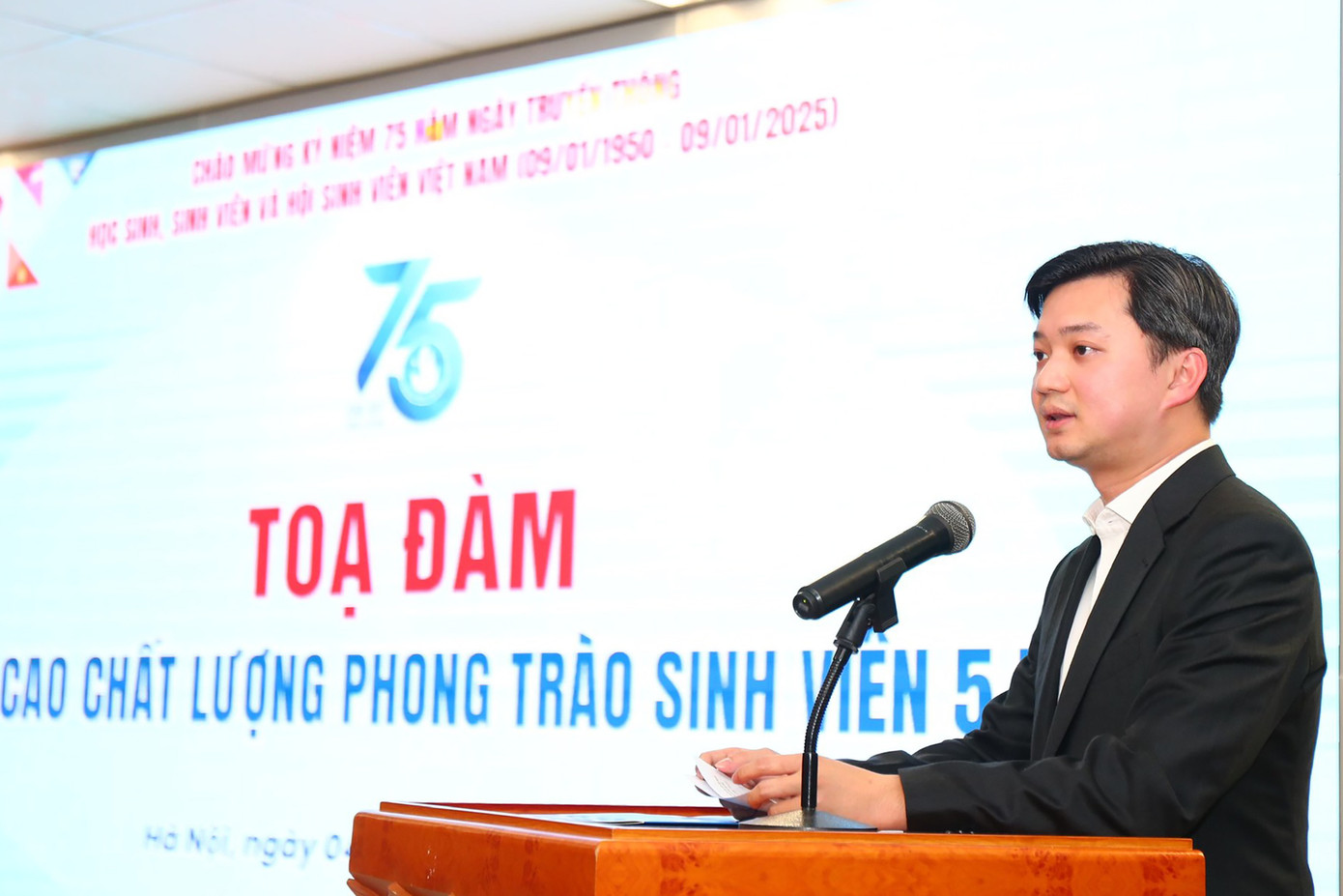 Anh Nguyễn Minh Triết - Bí thư T.Ư Đoàn, Chủ tịch T.Ư Hội Sinh viên Việt Nam phát biểu khai mạc chương trình. Anh Nguyễn Minh Triết - Bí thư T.Ư Đoàn, Chủ tịch T.Ư Hội Sinh viên Việt Nam phát biểu khai mạc chương trình.