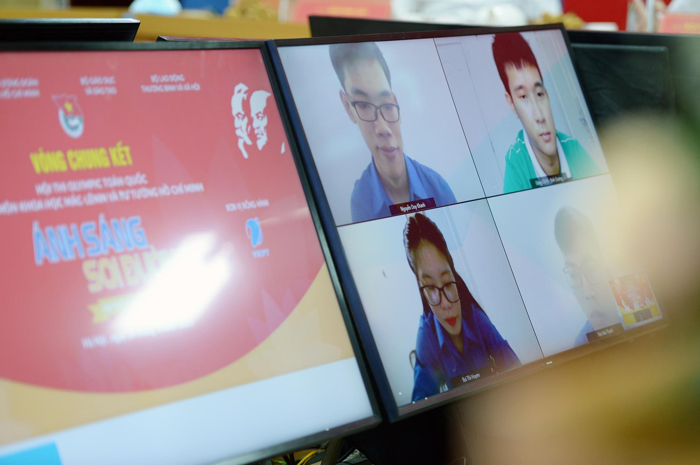 Điều thú vị là cả 4 thí sinh tham dự Vòng Chung kết xếp hạng toàn quốc đều là sinh viên khối Khoa học Tự nhiên, Khoa học Kỹ thuật. Điều thú vị là cả 4 thí sinh tham dự Vòng Chung kết xếp hạng toàn quốc đều là sinh viên khối Khoa học Tự nhiên, Khoa học Kỹ thuật.