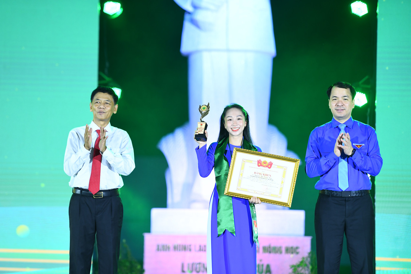 Các gương thanh niên nhận Giải thưởng Lương ĐỊnh Của năm 2023.