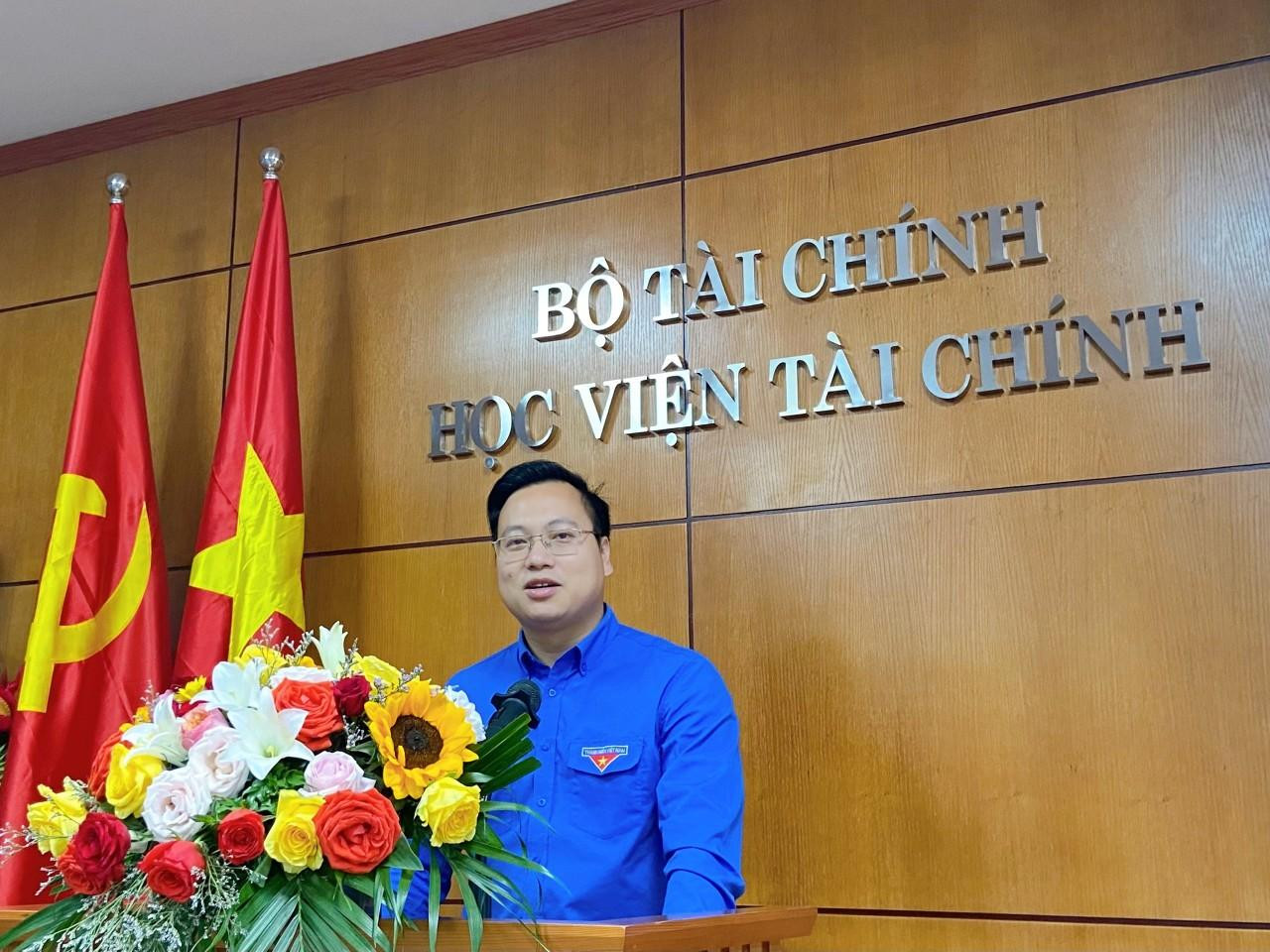 Anh Trần Quang Hưng, Phó Bí thư Thành Đoàn, Chủ tịch Hội Sinh viên TP. Hà Nội phát biểu khai mạc diễn đàn.