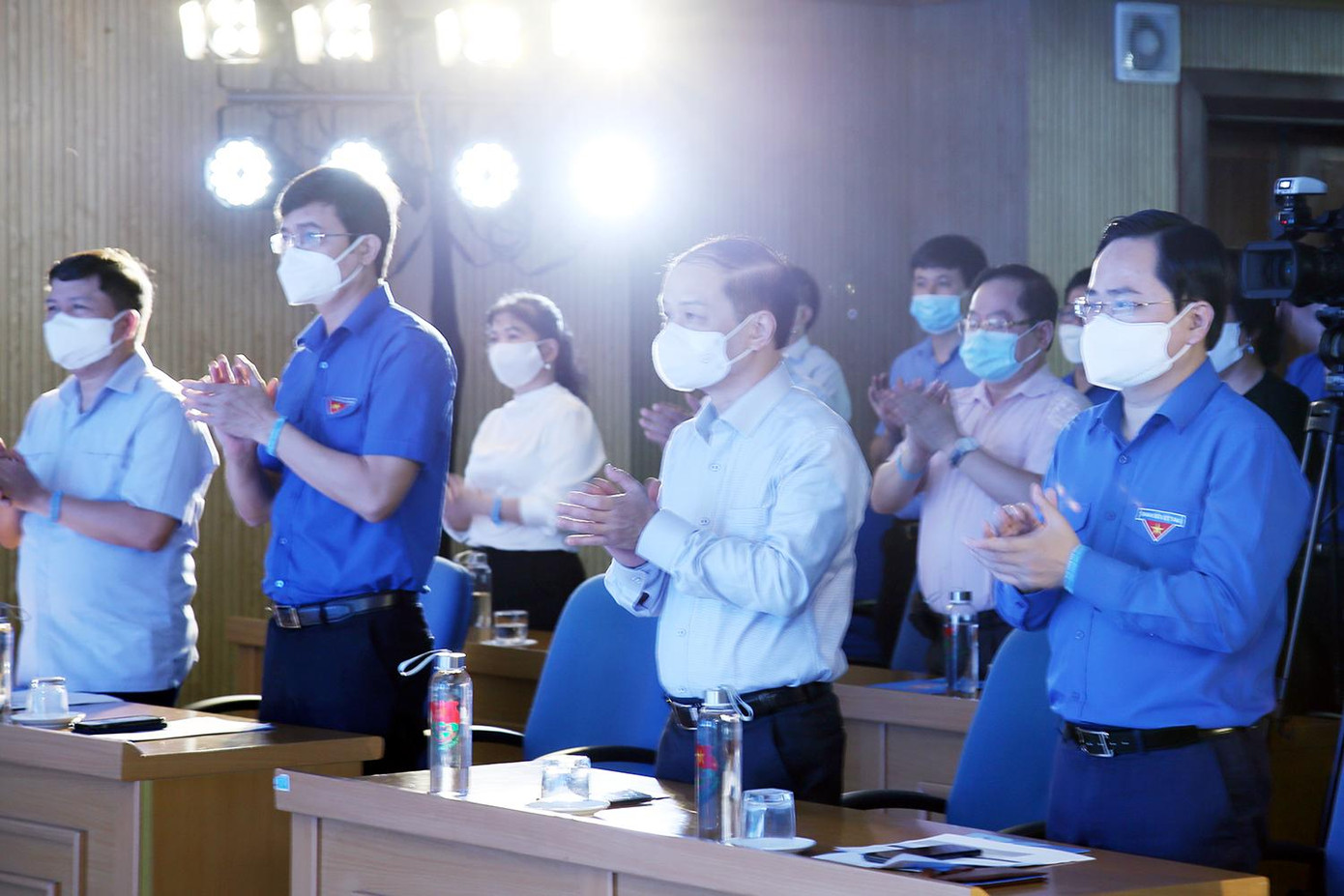 Chương trình có sự tham dự của ông Phạm Tất Thắng, Ủy viên T.Ư Đảng, Phó Trưởng ban thường trực Ban Dân vận T.Ư; anh Nguyễn Anh Tuấn, Ủy viên T.Ư Đảng, Bí thư thứ nhất T.Ư Đoàn; anh Bùi Quang Huy, Ủy viên dự khuyết T.Ư Đảng, Bí thư thường trực T.Ư Đoàn, Chủ tịch T.Ư Hội Sinh viên Việt Nam và các Bí thư T.Ư Đoàn, cùng lãnh đạo Bộ LĐ-TB-XH; Ủy ban T.Ư Mặt trận Tổ quốc Việt Nam, Bộ GD - ĐT. Chương trình có sự tham dự của ông Phạm Tất Thắng, Ủy viên T.Ư Đảng, Phó Trưởng ban thường trực Ban Dân vận T.Ư; anh Nguyễn Anh Tuấn, Ủy viên T.Ư Đảng, Bí thư thứ nhất T.Ư Đoàn; anh Bùi Quang Huy, Ủy viên dự khuyết T.Ư Đảng, Bí thư thường trực T.Ư Đoàn, Chủ tịch T.Ư Hội Sinh viên Việt Nam và các Bí thư T.Ư Đoàn, cùng lãnh đạo Bộ LĐ-TB-XH; Ủy ban T.Ư Mặt trận Tổ quốc Việt Nam, Bộ GD - ĐT.