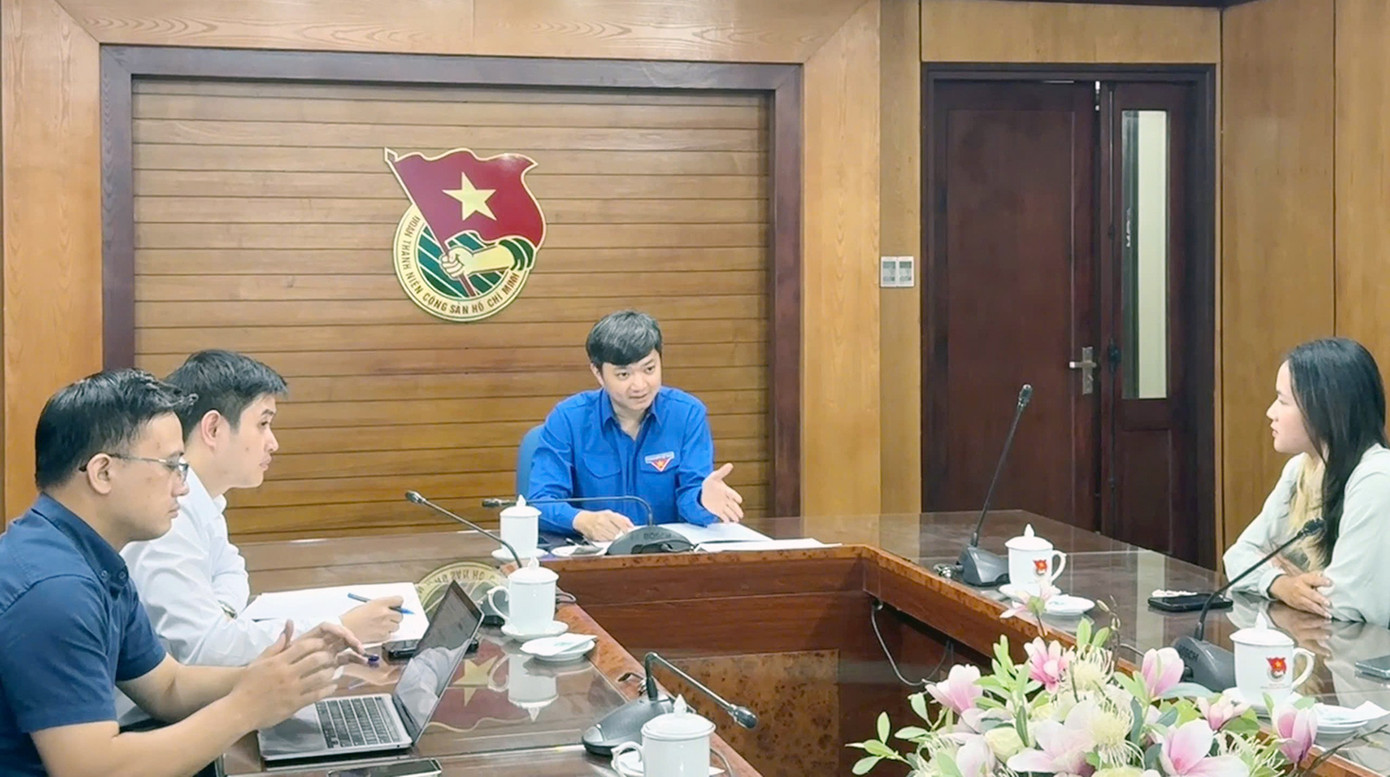 T.Ư Hội Sinh viên Việt Nam tổ chức buổi gặp mặt với cán bộ chủ chốt Hội Sinh viên Việt Nam tại Singapore. T.Ư Hội Sinh viên Việt Nam tổ chức buổi gặp mặt với cán bộ chủ chốt Hội Sinh viên Việt Nam tại Singapore.