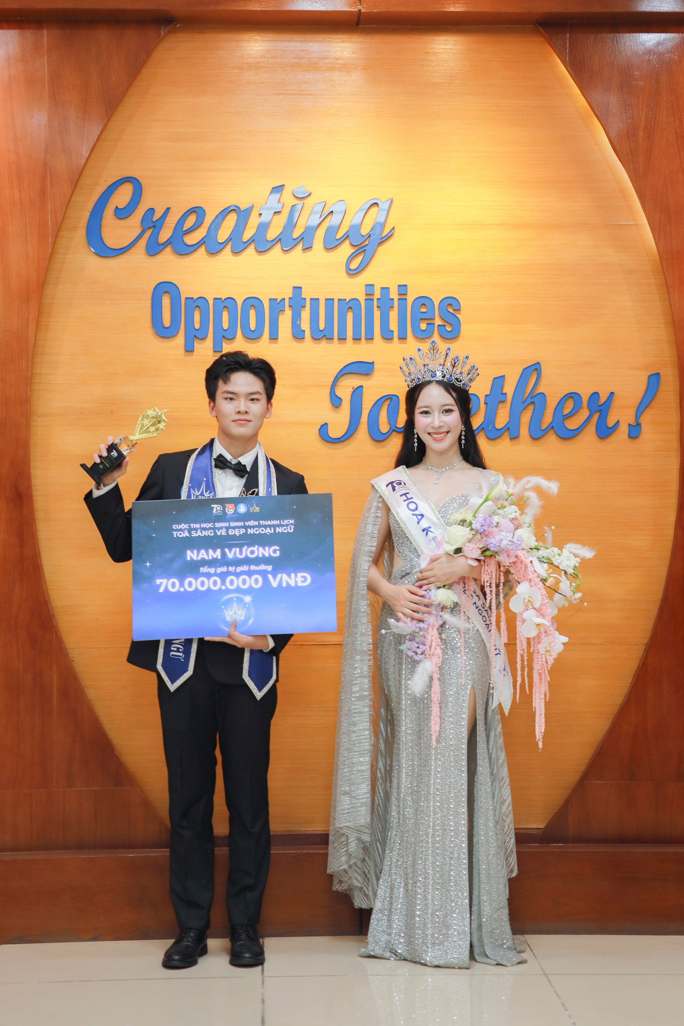 Danh hiệu 'Nam vương' và 'Hoa khôi Ulis 2025' thuộc về Phạm Hữu Phước và Ngô Hiểu Linh.