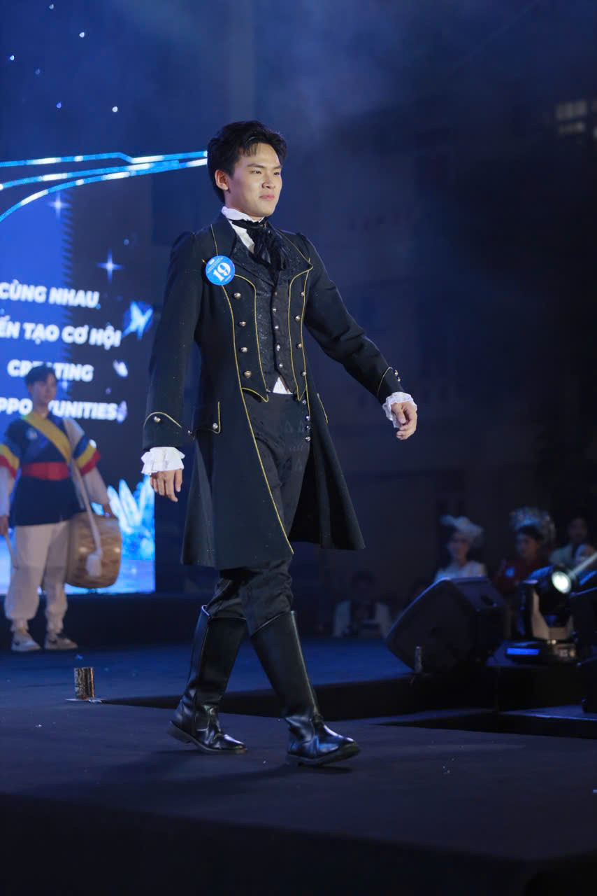 Phạm Hữu Phước (khoa Ngôn ngữ và Văn hóa Anh, trường ĐH Ngoại ngữ, ĐHQG Hà Nội).