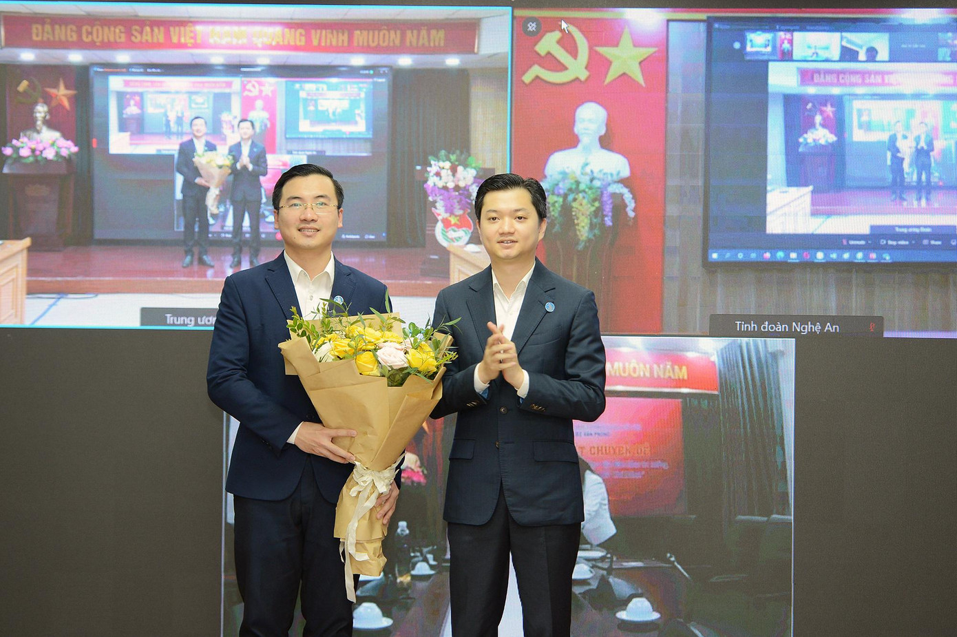 Anh Nguyễn Nhất Linh (trái), Ủy viên BCH T.Ư Đoàn, Phó Trưởng ban Thanh niên trường học T.Ư Đoàn, tân Phó Chủ tịch T.Ư Hội Sinh viên Việt Nam. Anh Nguyễn Nhất Linh (trái), Ủy viên BCH T.Ư Đoàn, Phó Trưởng ban Thanh niên trường học T.Ư Đoàn, tân Phó Chủ tịch T.Ư Hội Sinh viên Việt Nam.