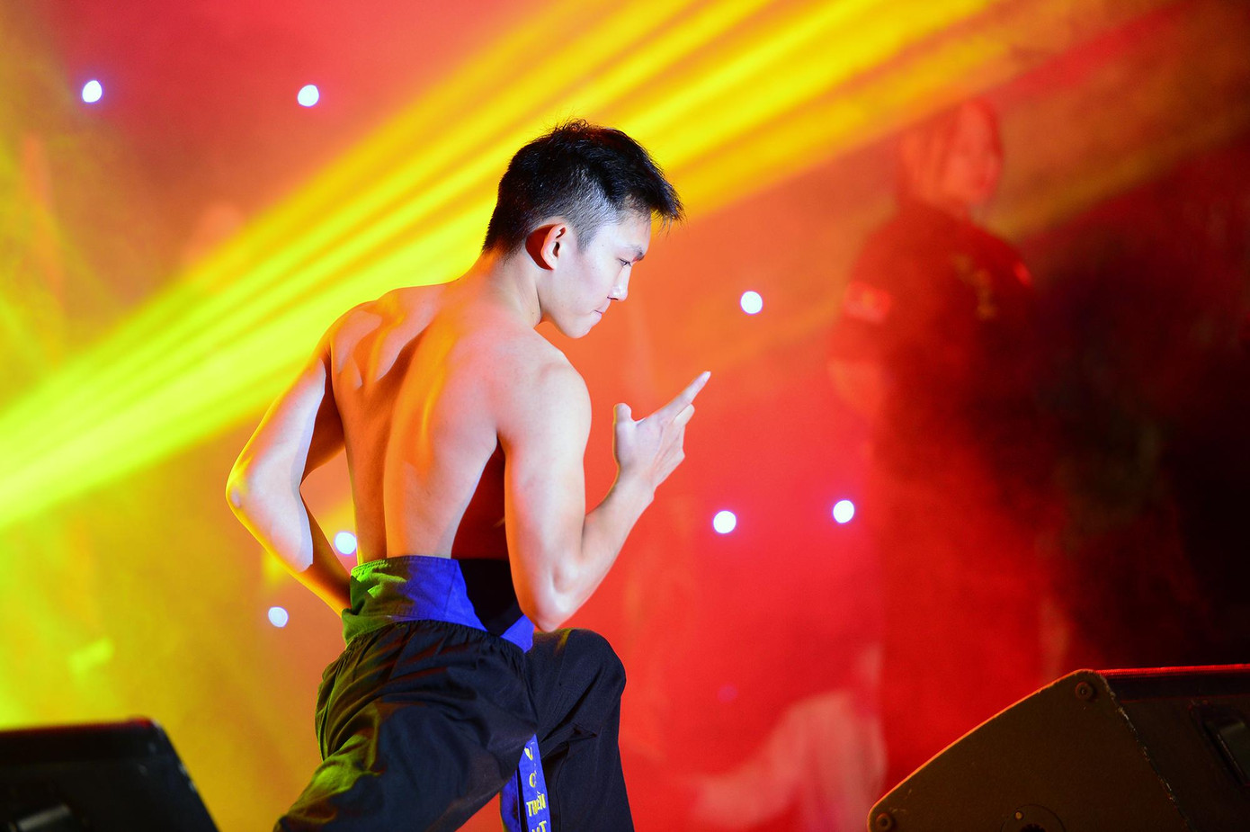 Màn biểu diễn võ thuật của nam sinh Học viện Nông nghiệp Việt Nam.