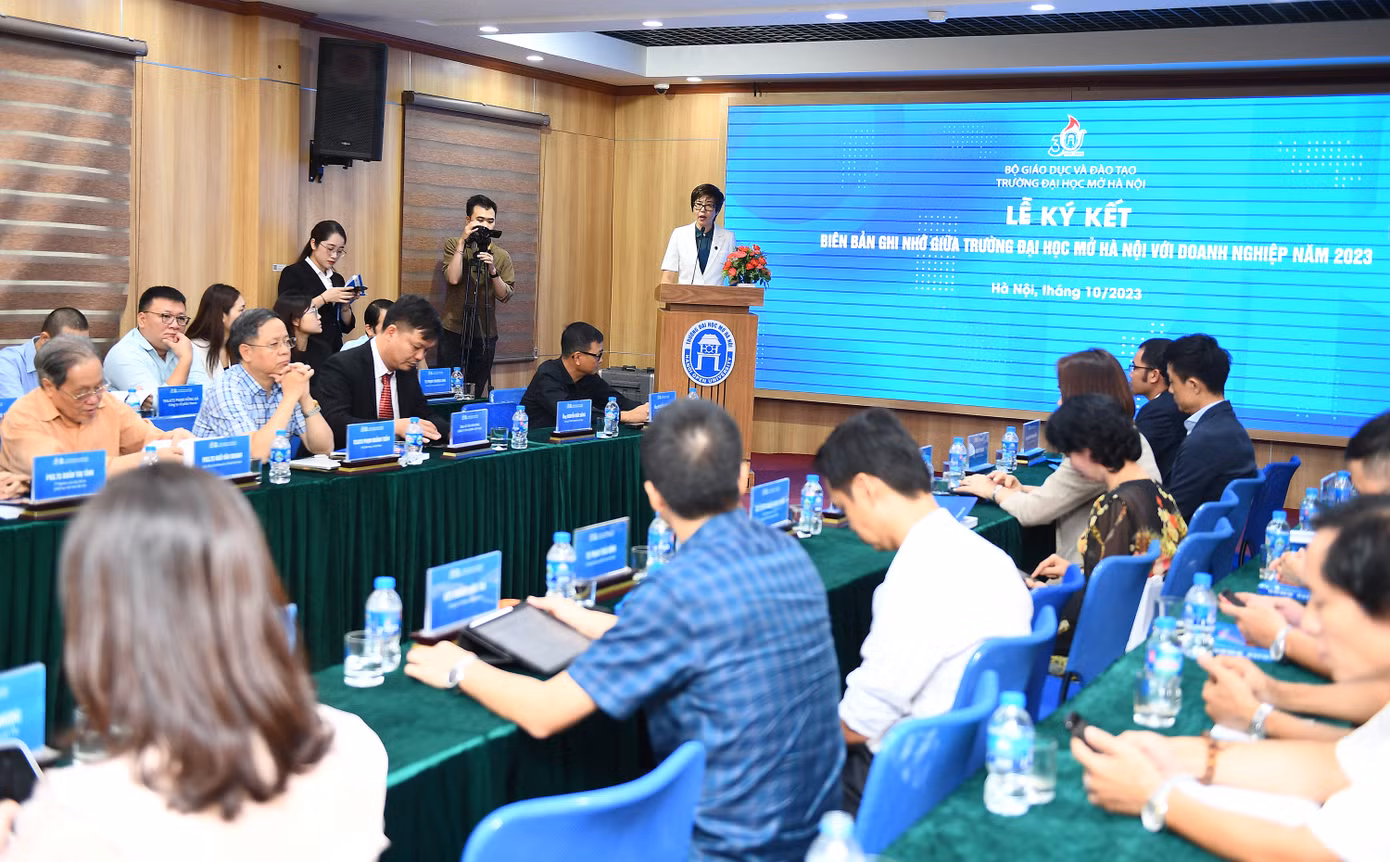 TS Nguyễn Minh Phương - Phó Hiệu trưởng trường ĐH Mở Hà Nội, phát biểu tại chương trình.