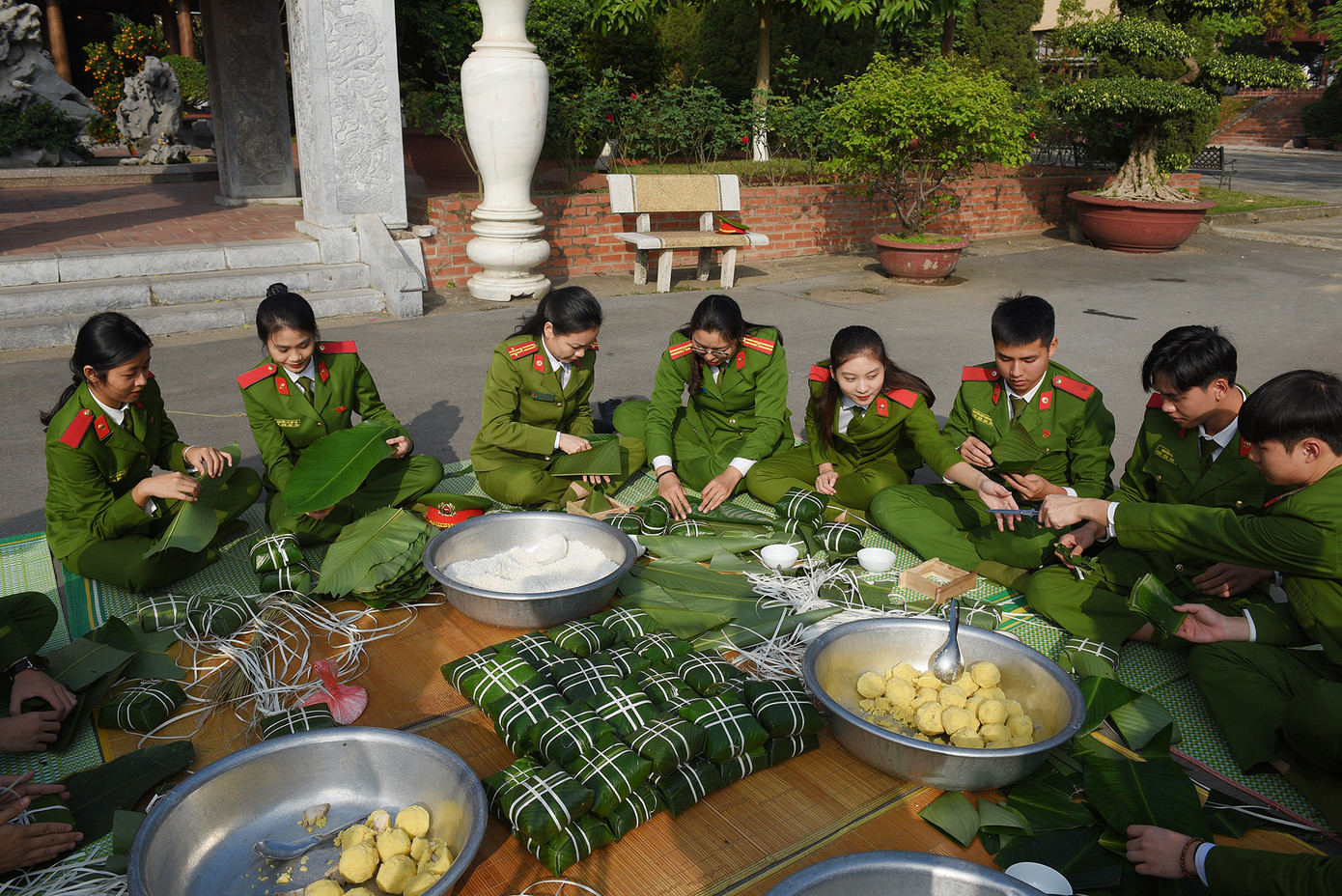 Hoạt động là một trải nghiệm bổ ích đối với đoàn viên, thanh niên, nhất là những đoàn viên năm đầu tiên ở lại đón Tết, vui Xuân. Hoạt động là một trải nghiệm bổ ích đối với đoàn viên, thanh niên, nhất là những đoàn viên năm đầu tiên ở lại đón Tết, vui Xuân.