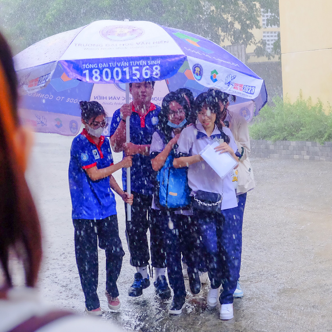 Che ô cho thí sinh. Che ô cho thí sinh.