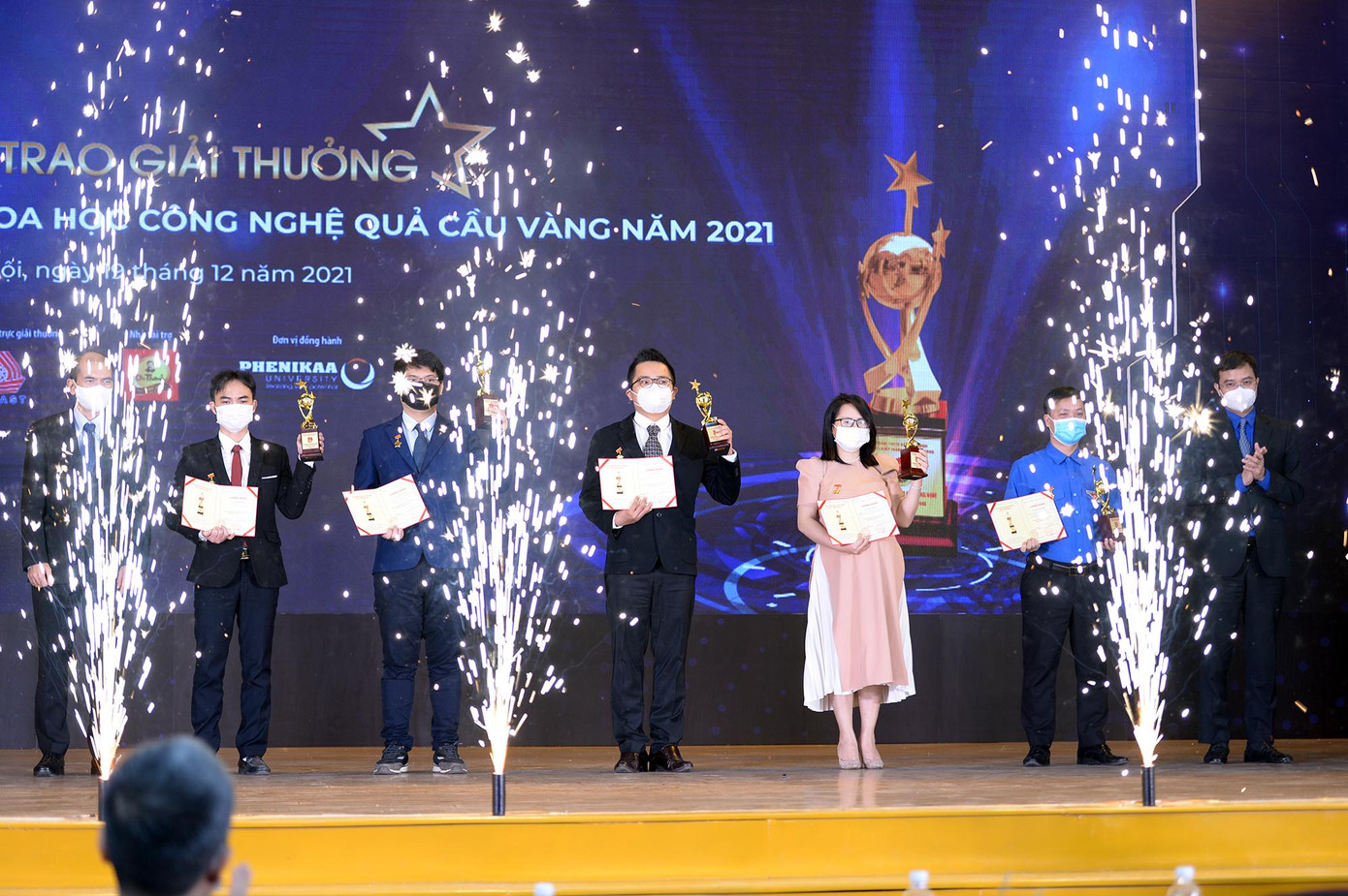 Ban Tổ chức Giải thưởng Quả Cầu Vàng 2021 trao tặng cho các gương mặt trẻ. Ảnh: DƯƠNG TRIỀU
