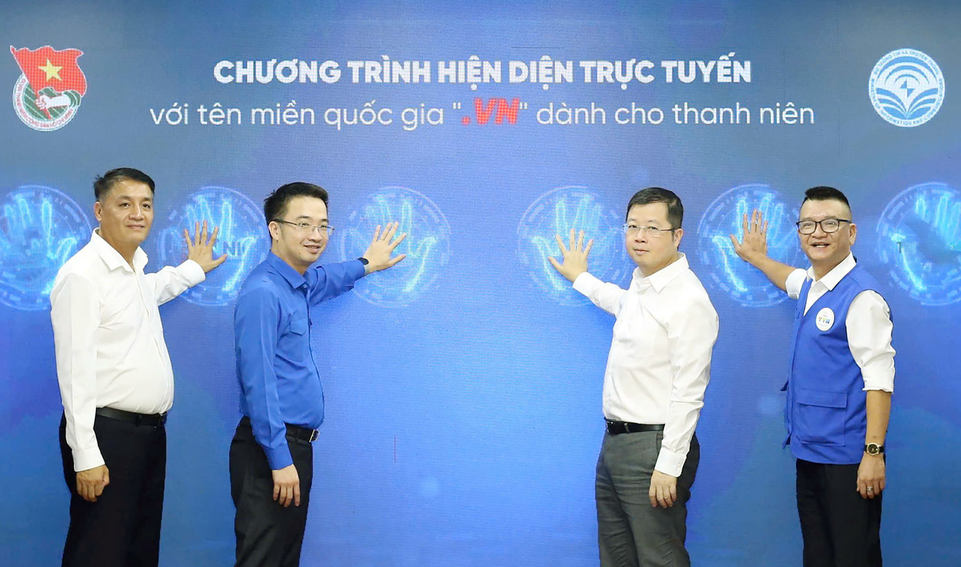 Các đại biểu thực hiện nghi thức phát động cuộc thi.