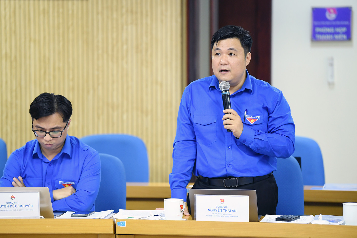 Các đại biểu phát biểu tham luận tại Toạ đàm. Các đại biểu phát biểu tham luận tại Toạ đàm.