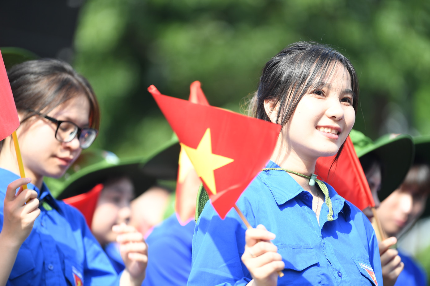 Sinh viên tình nguyện tham gia hỗ trợ, tuyên truyền các hoạt động trong Tháng Thanh niên năm 2025. Ảnh: DƯƠNG TRIỀU Sinh viên tình nguyện tham gia hỗ trợ, tuyên truyền các hoạt động trong Tháng Thanh niên năm 2025. Ảnh: DƯƠNG TRIỀU