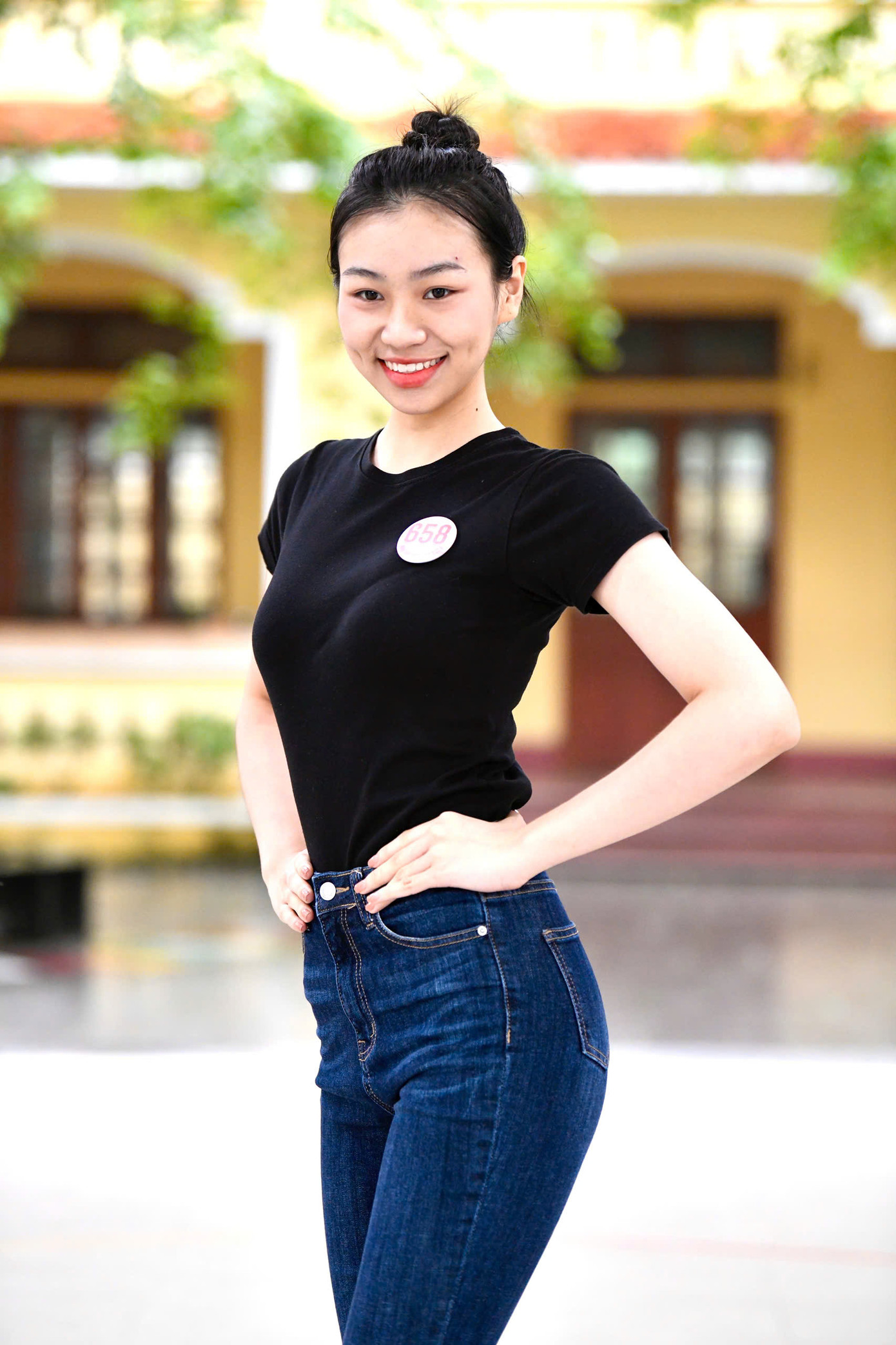 “Mình đang nỗ lực hết sức để đêm Chung kết không chỉ là một cuộc thi, mà là dấu mốc đẹp nhất của tuổi trẻ”, Huyền Cơ nói.