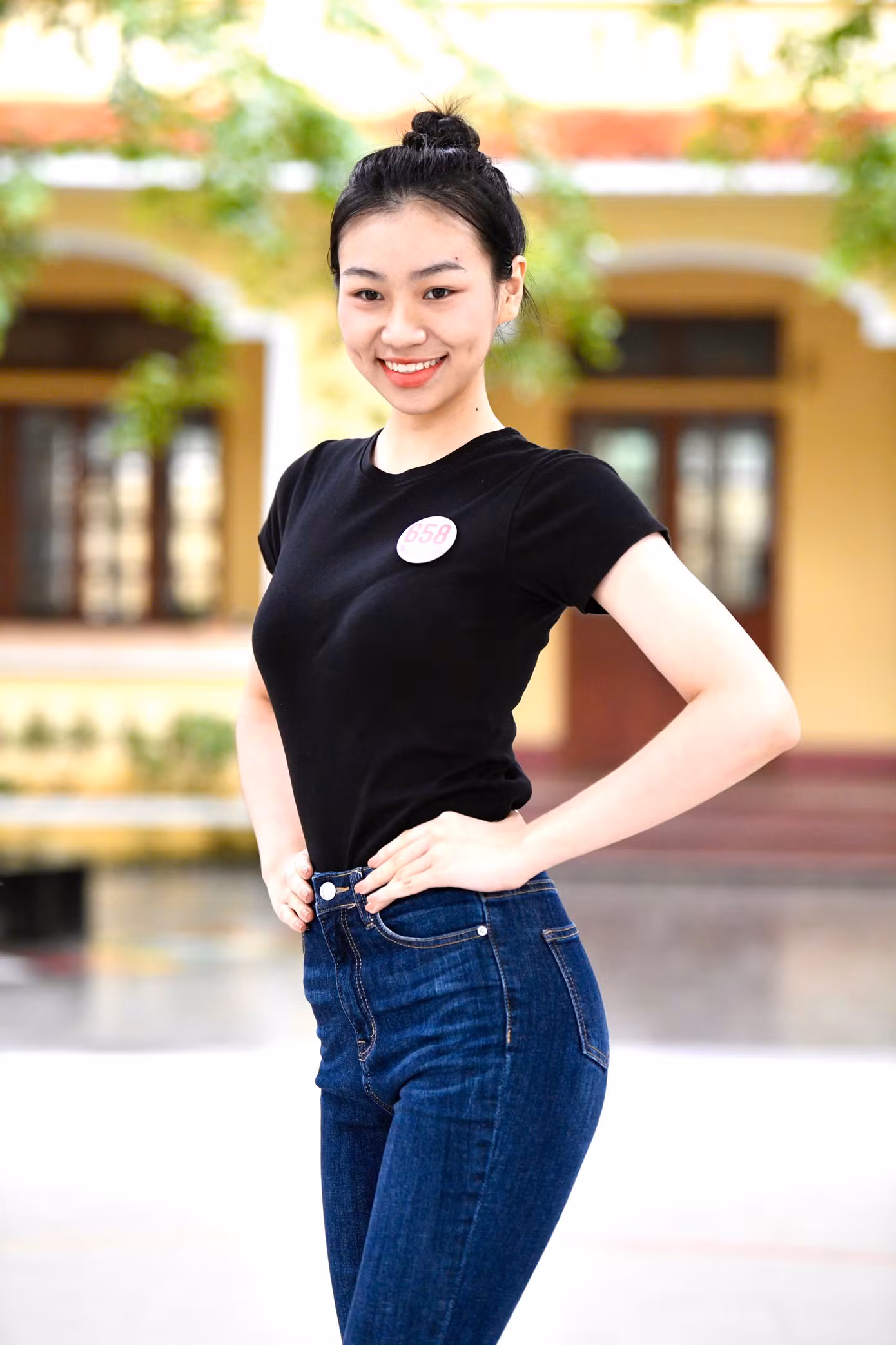 “Mình đang nỗ lực hết sức để đêm Chung kết không chỉ là một cuộc thi, mà là dấu mốc đẹp nhất của tuổi trẻ”, Huyền Cơ nói.
