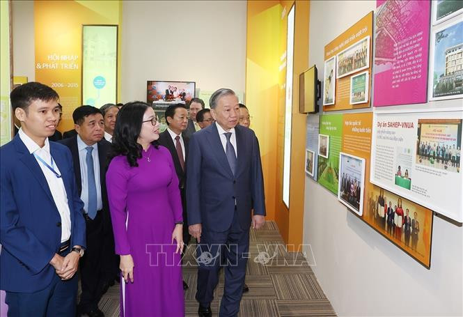 GS. TS Nguyễn Thị Lan - Giám đốc Học viện Nông nghiệp Việt Nam đón Tổng Bí thư, Chủ tịch nước Tô Lâm đến dự Lễ khai giảng năm học mới. Ảnh: Trí Dũng/TTXVN GS. TS Nguyễn Thị Lan - Giám đốc Học viện Nông nghiệp Việt Nam đón Tổng Bí thư, Chủ tịch nước Tô Lâm đến dự Lễ khai giảng năm học mới. Ảnh: Trí Dũng/TTXVN