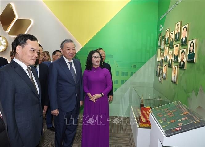 GS. TS Nguyễn Thị Lan - Giám đốc Học viện Nông nghiệp Việt Nam đón Tổng Bí thư, Chủ tịch nước Tô Lâm đến dự Lễ khai giảng năm học mới. Ảnh: Trí Dũng/TTXVN GS. TS Nguyễn Thị Lan - Giám đốc Học viện Nông nghiệp Việt Nam đón Tổng Bí thư, Chủ tịch nước Tô Lâm đến dự Lễ khai giảng năm học mới. Ảnh: Trí Dũng/TTXVN