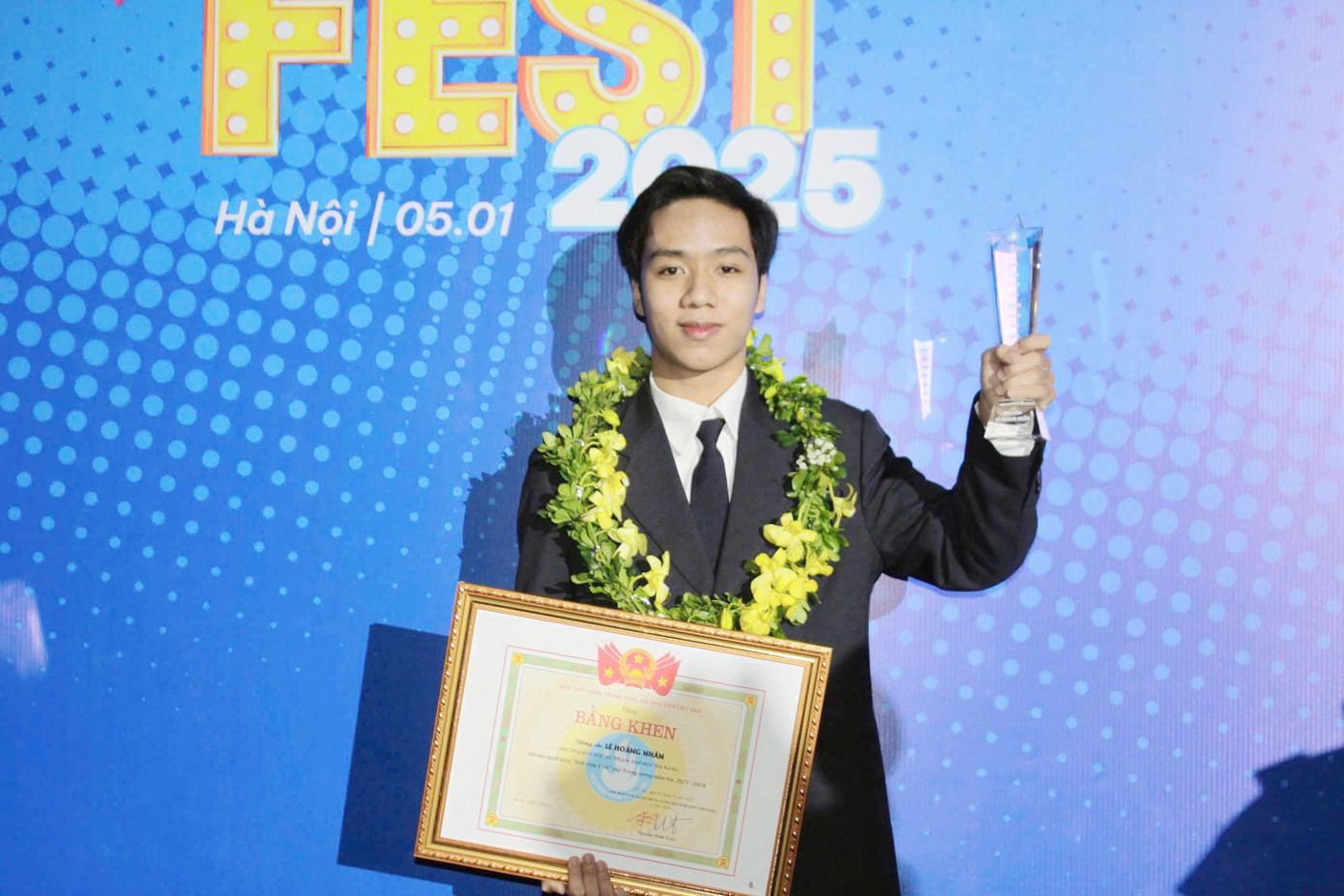 Hoàng Nhân đã tham gia hàng loạt hoạt động ngoại khóa và công tác Đoàn – Hội.