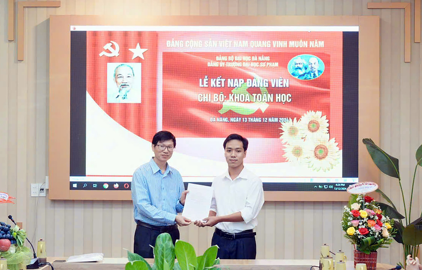 Nam sinh được kết nạp Đảng cuối năm 2024. Ảnh: NVCC