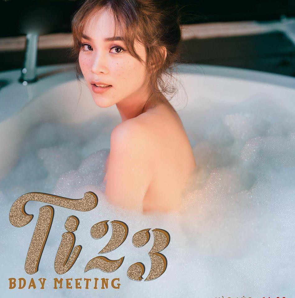 Phương TiTi là gương mặt khá quen thuộc với giới trẻ Việt vì từng tham gia nhiều hoạt động nghệ thuật. Cô nàng từng “lấn sân” nhiều lĩnh vực như: đóng quảng cáo, MV ca nhạc, phim sitcom, làm MC, người mẫu thời trang… Hoc vien Hang khong