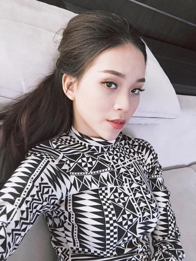 Dù rất yêu thích công việc tiếp viên hàng không nhưng Phương TiTi vẫn quyết tâm theo học ngành Quản trị cảng Hàng không để có được một công việc ổn định lâu dài. Hoc vien Hang khong