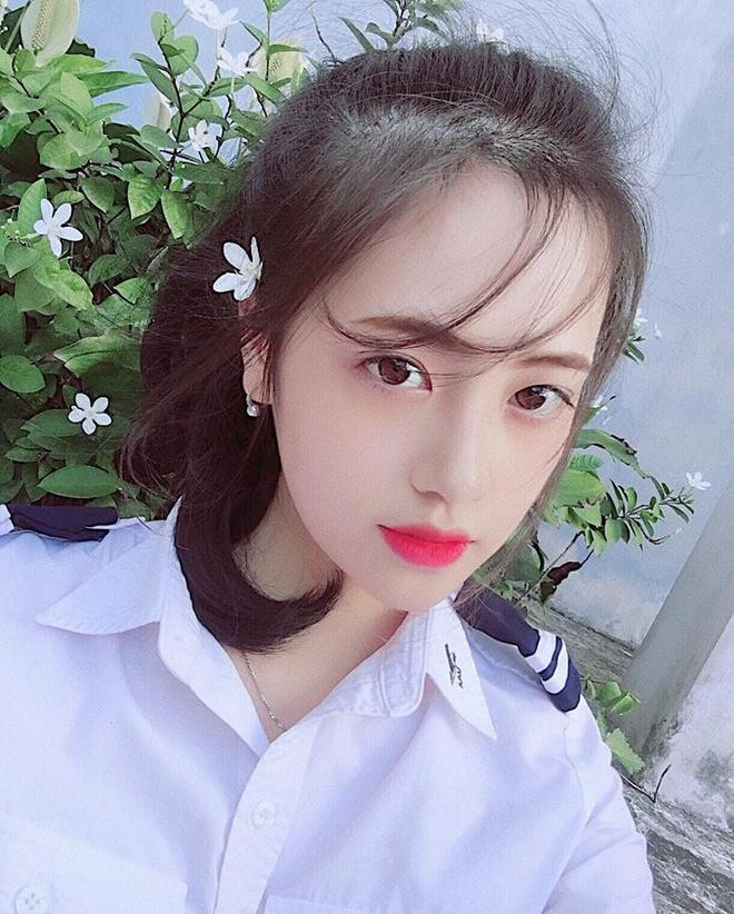 Khánh Linh tên đầy đủ là Lê Nguyễn Khánh Linh, sinh năm 1999 và đến từ Sapa (Lào Cai). Cô nàng 9X này cũng là cái tên không thể thiếu trong dàn hot girl của Học viện Hàng không. Hoc vien Hang khong
