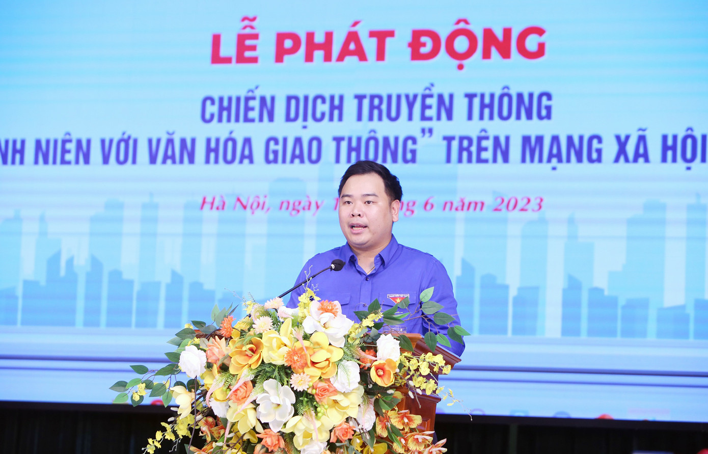 Anh Nguyễn Xuân Hiếu - Phó Trưởng Ban Đoàn kết tập hợp thanh niên, T.Ư Đoàn phát biểu tại lễ phát động.