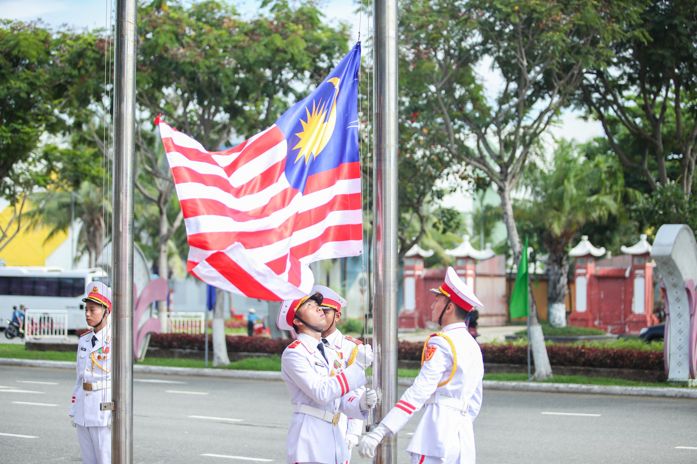 Tại buổi lễ, quốc kỳ các nước đã được kéo lên và sẽ tung bay trong suốt thời gian diễn ra Đại hội.