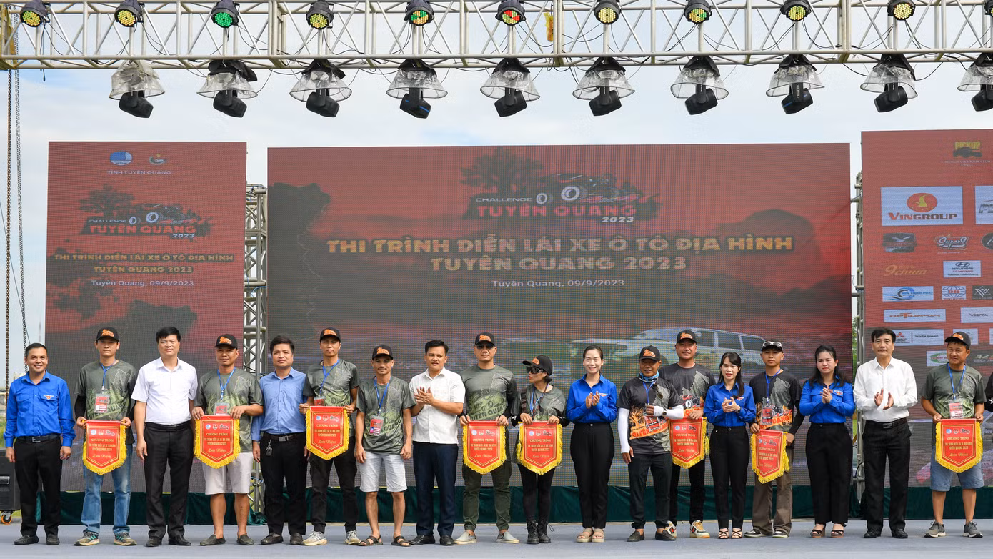 Giải đã quy tụ gần 40 ô tô địa hình, thể thao của các câu lạc bộ xe địa hình trên toàn quốc.