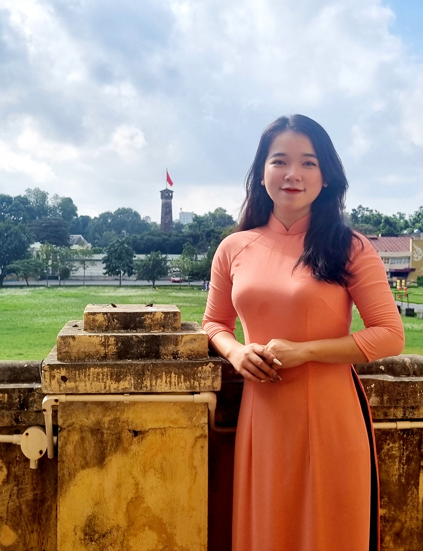 Chị Lưu Thủy Tiên - Thủ khoa xuất sắc đầu ra, trường ĐH Luật Hà Nội, năm 2022. Ảnh: NVCC