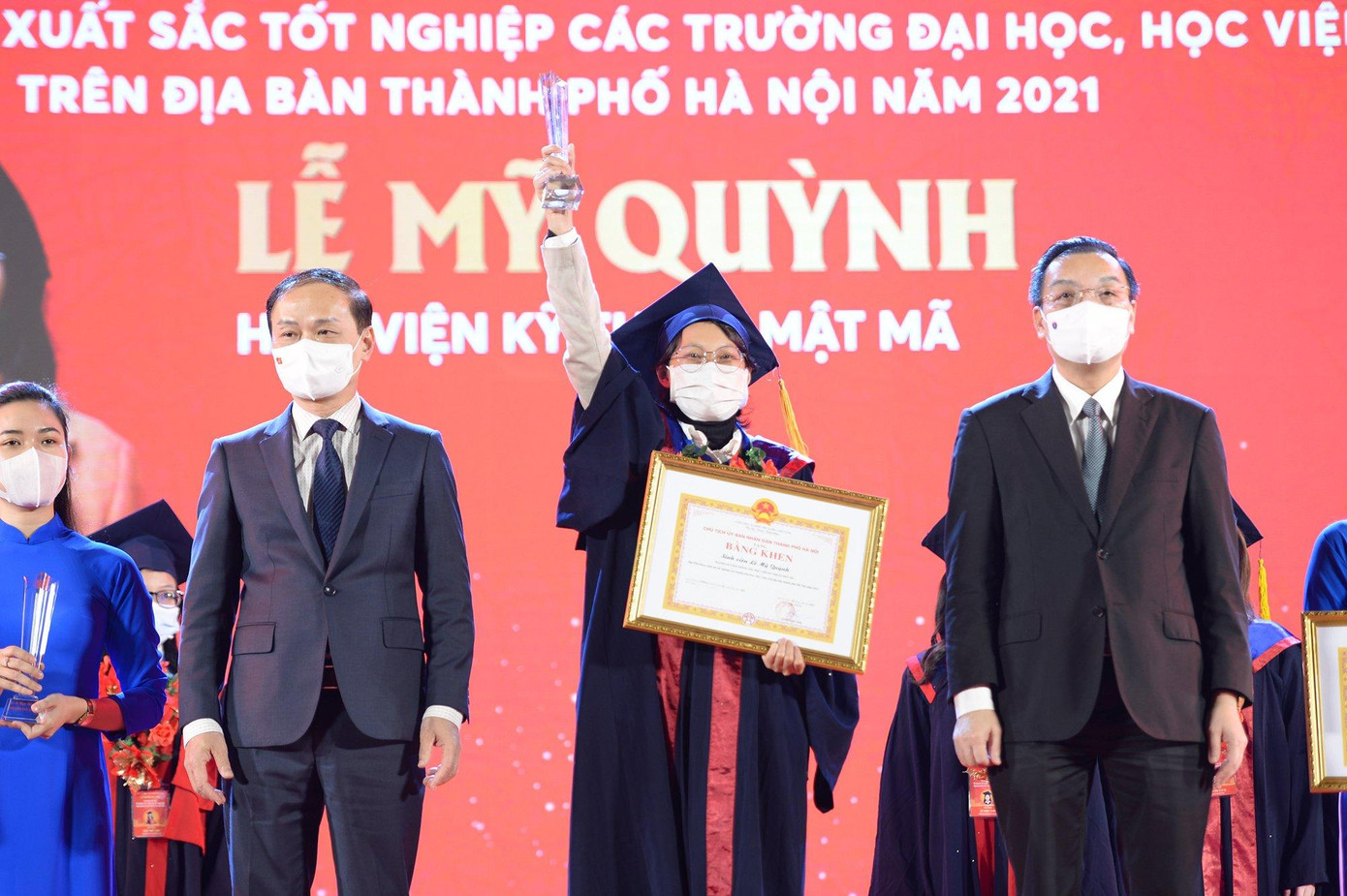 Lê Mỹ Quỳnh được tuyên dương là 90 Thủ khoa xuất sắc các trường đại học, học viện tại Hà Nội năm 2022. Lê Mỹ Quỳnh được tuyên dương là 90 Thủ khoa xuất sắc các trường đại học, học viện tại Hà Nội năm 2022.
