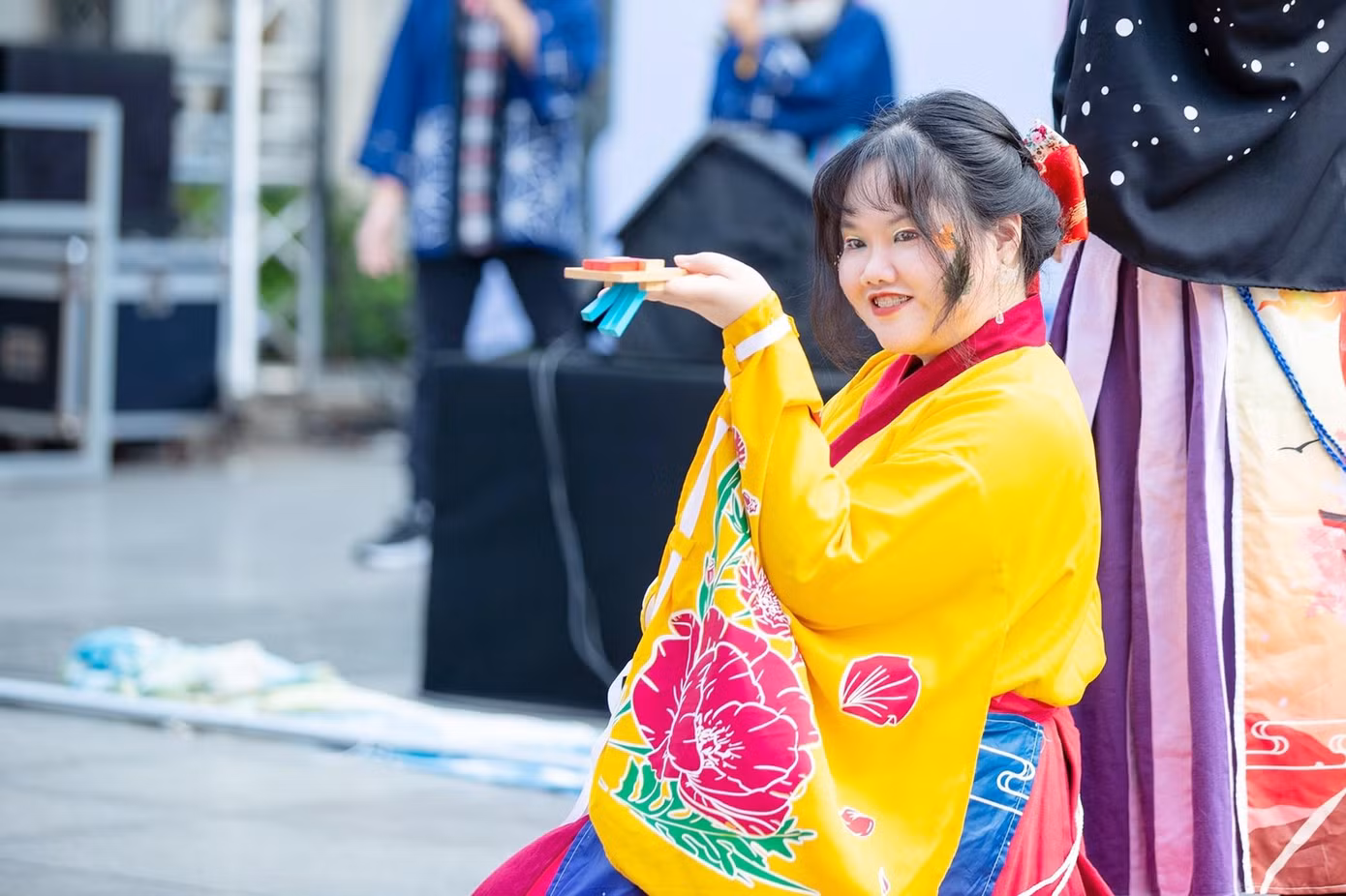 Cô nàng thường xuyên tham gia các hoạt động tại một số câu lạc bộ trong trường.