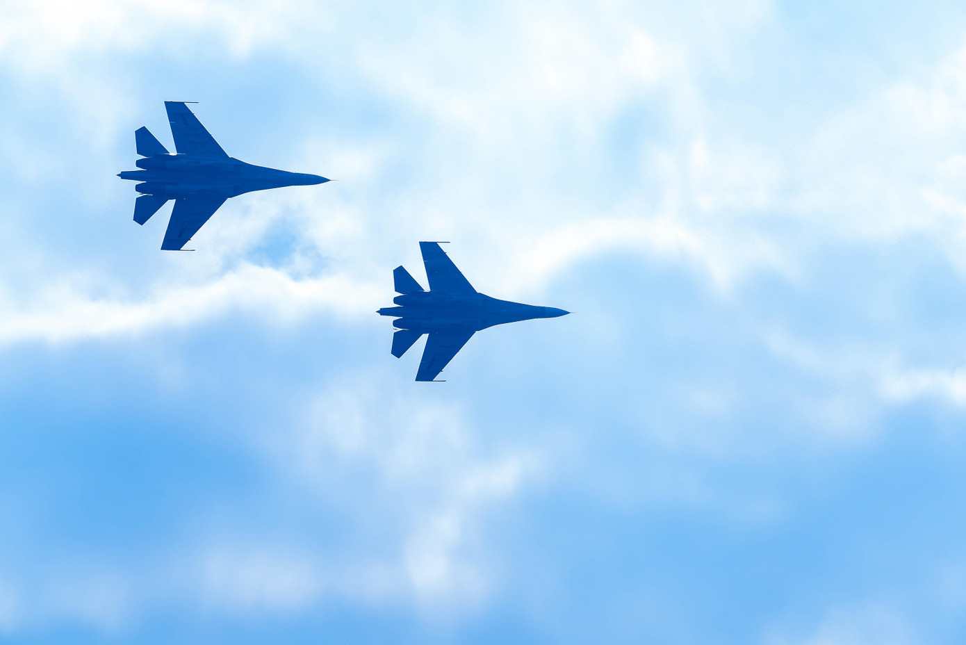 Cận cảnh biên đội 2 chiếc Su-30Mk2. Cận cảnh biên đội 2 chiếc Su-30Mk2.