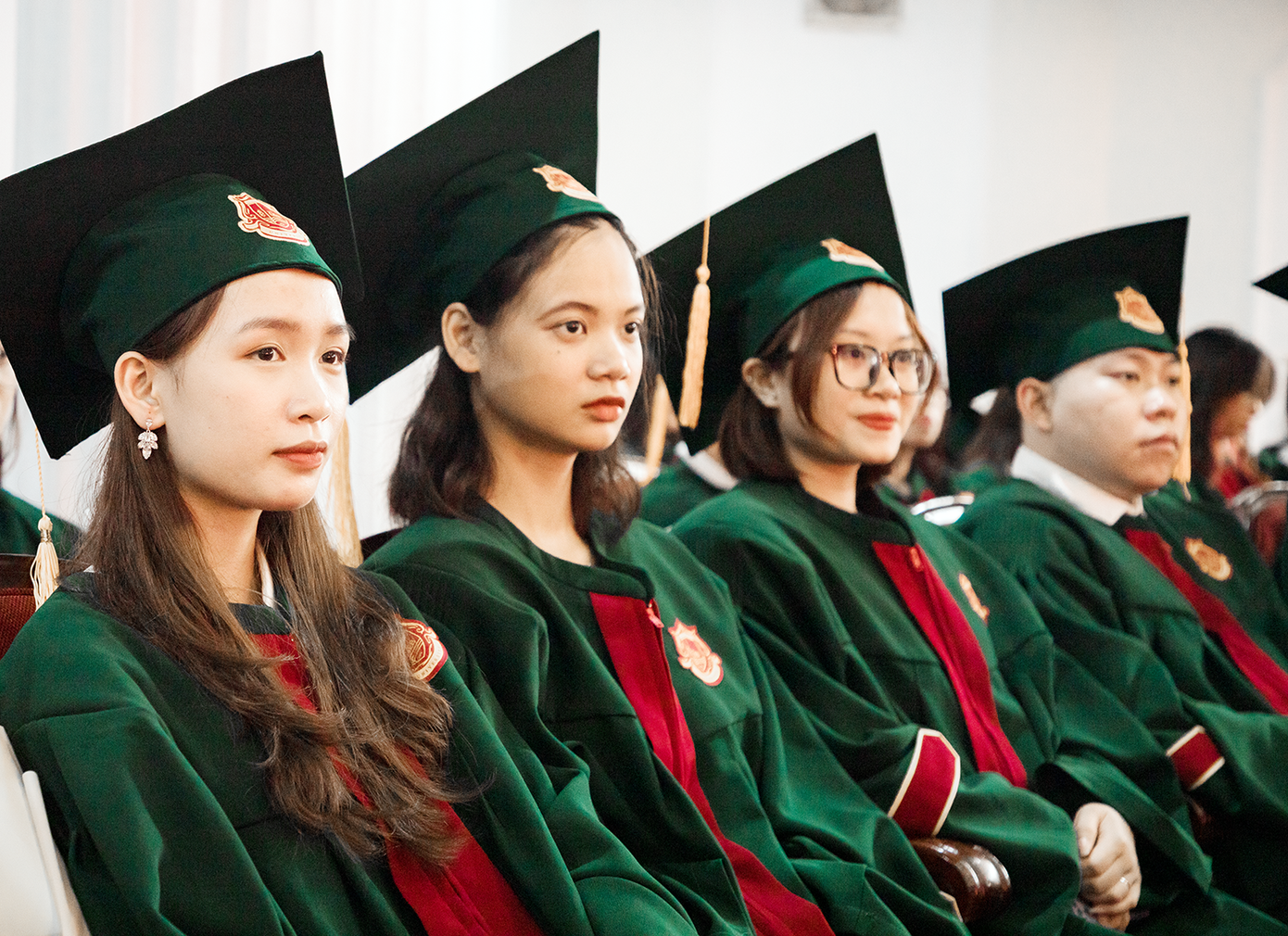 Những tân cử nhân trường ĐH Kinh tế - ĐHQG Hà Nội.