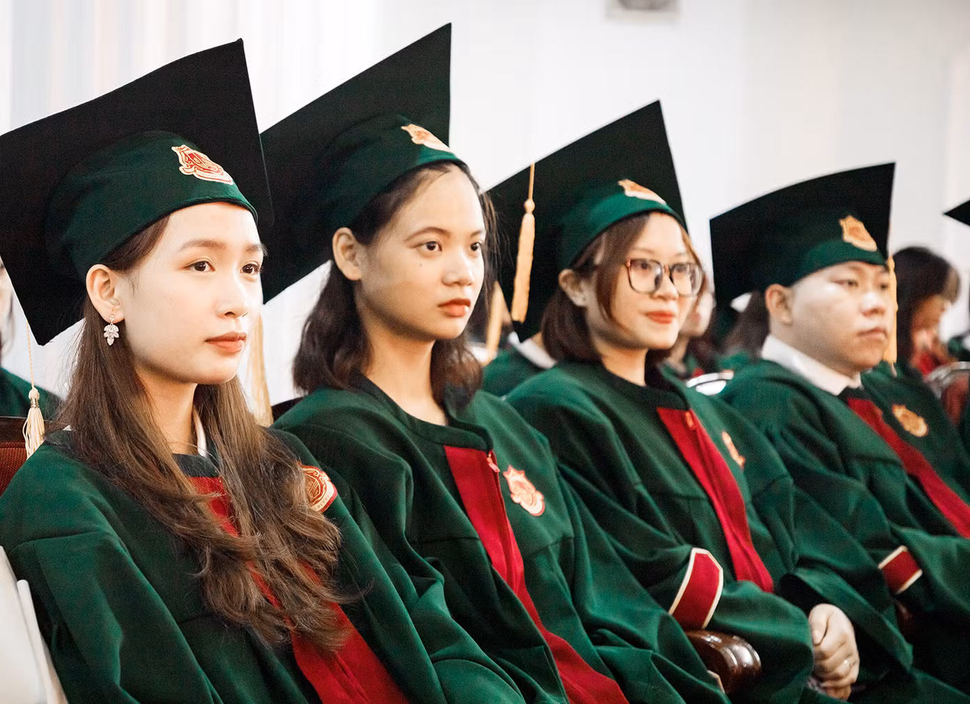 Những tân cử nhân trường ĐH Kinh tế - ĐHQG Hà Nội. Những tân cử nhân trường ĐH Kinh tế - ĐHQG Hà Nội.