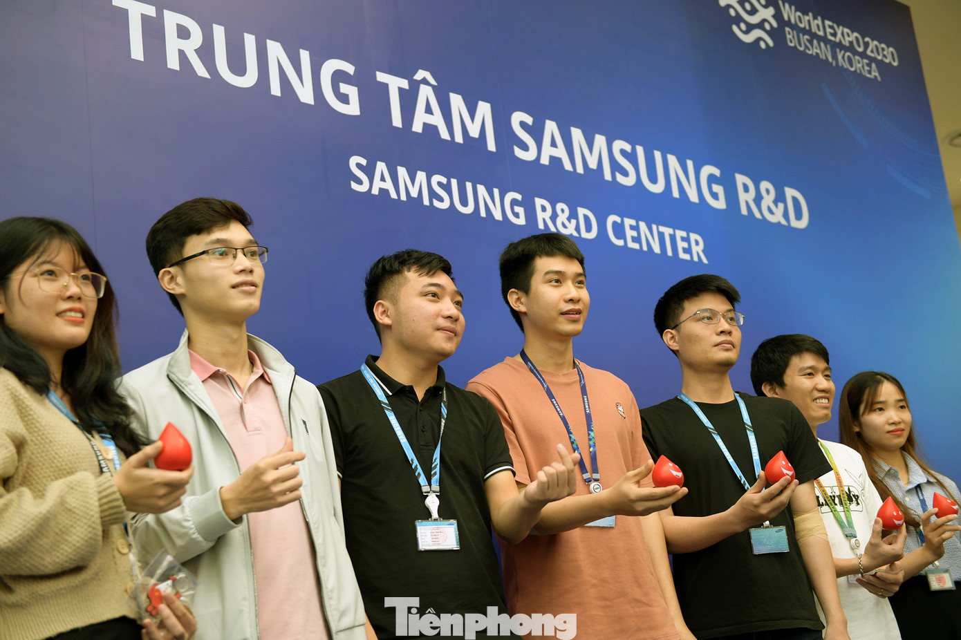 Hơn 300 cán bộ, nhân viên Trung tâm nghiên cứu SRV Samsung R&amp;D Việt Nam tham gia hiến máu tình nguyện ngày 31/3.