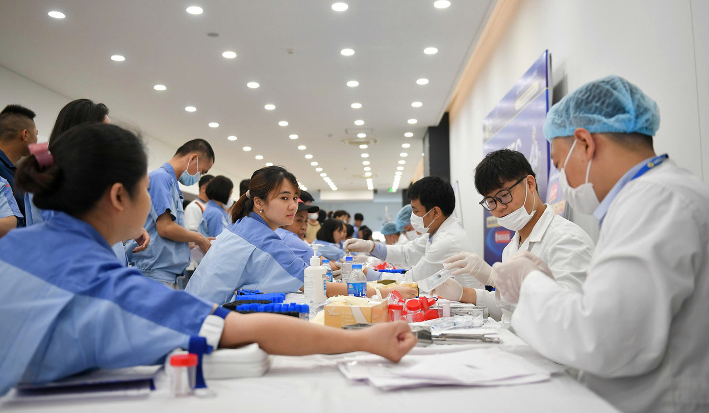500 công nhân được khám sức khỏe miễn phí tại Ngày hội ý nghĩa ở Gia Lâm. 500 công nhân được khám sức khỏe miễn phí tại Ngày hội ý nghĩa ở Gia Lâm.