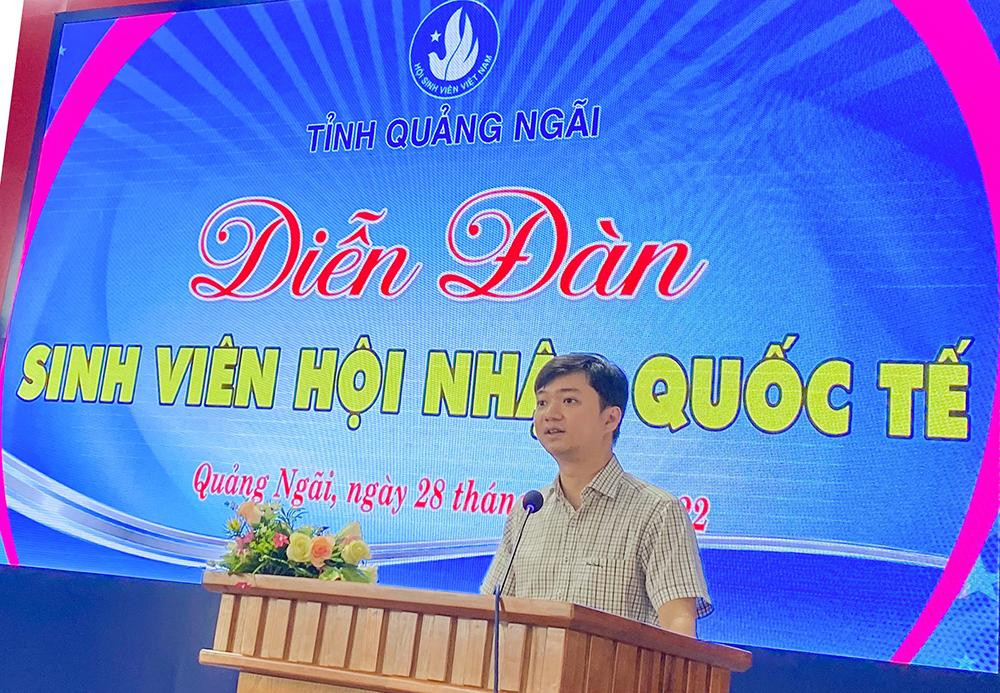 Bí thư T.Ư Đoàn, Chủ tịch T.Ư Hội Sinh viên Việt Nam Nguyễn Minh Triết phát biểu tại Diễn đàn Sinh viên hội nhập quốc tế của Hội Sinh viên tỉnh Quảng Ngãi. Bí thư T.Ư Đoàn, Chủ tịch T.Ư Hội Sinh viên Việt Nam Nguyễn Minh Triết phát biểu tại Diễn đàn Sinh viên hội nhập quốc tế của Hội Sinh viên tỉnh Quảng Ngãi.