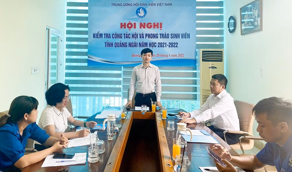 Đoàn công tác của T.Ư Hội Sinh viên Việt Nam thực hiện việc kiểm tra công tác Hội và phong trào sinh viên tỉnh Quảng Ngãi. Đoàn công tác của T.Ư Hội Sinh viên Việt Nam thực hiện việc kiểm tra công tác Hội và phong trào sinh viên tỉnh Quảng Ngãi.