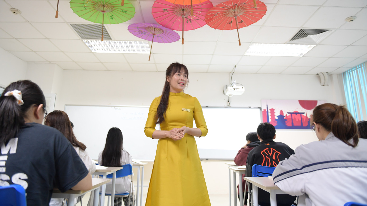 Giáo viên đang giảng dạy. Ảnh: DƯƠNG TRIỀU Giáo viên đang giảng dạy. Ảnh: DƯƠNG TRIỀU