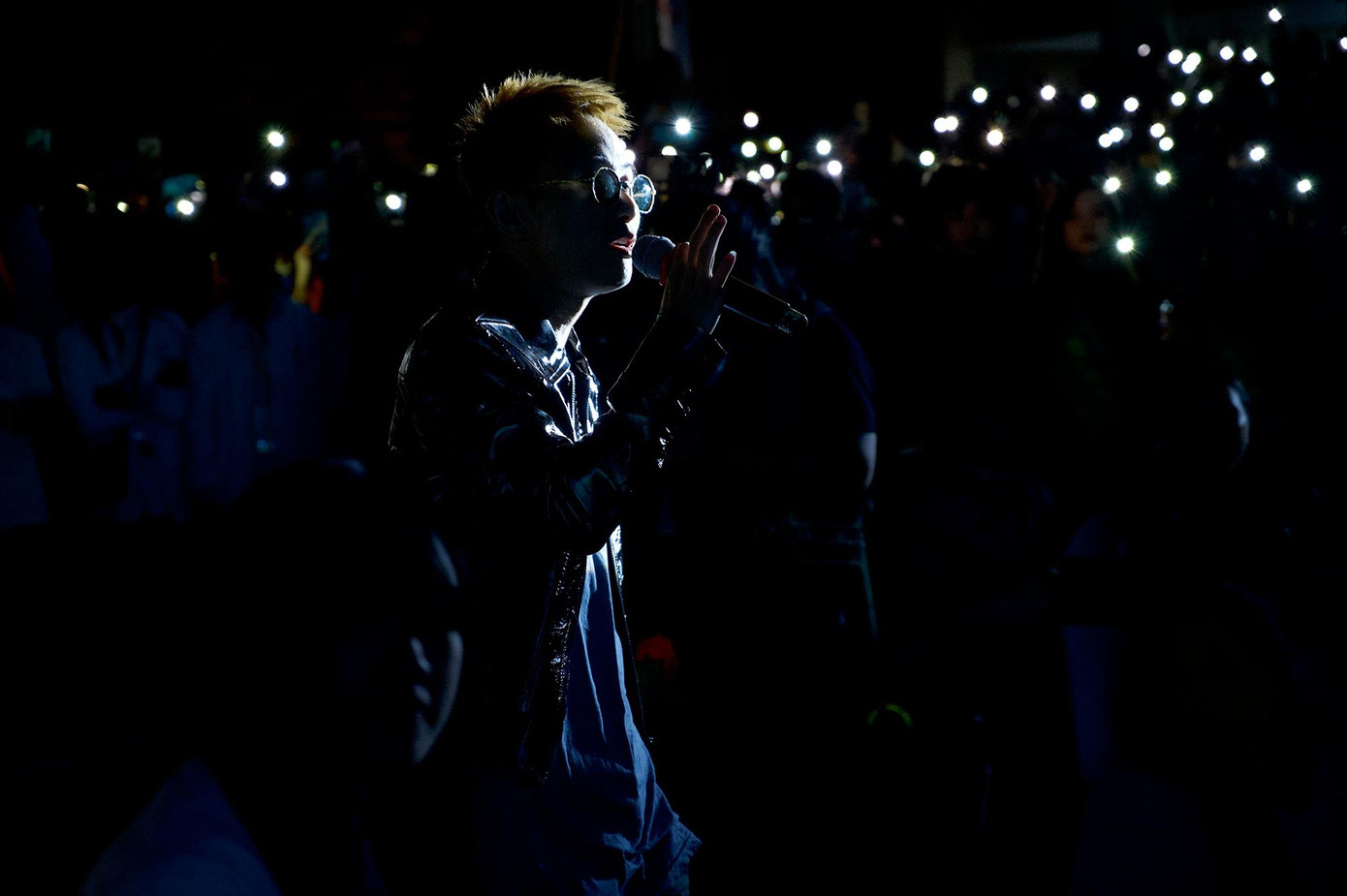 Nam rapper gây ấn tượng mạnh với các tân sinh viên.