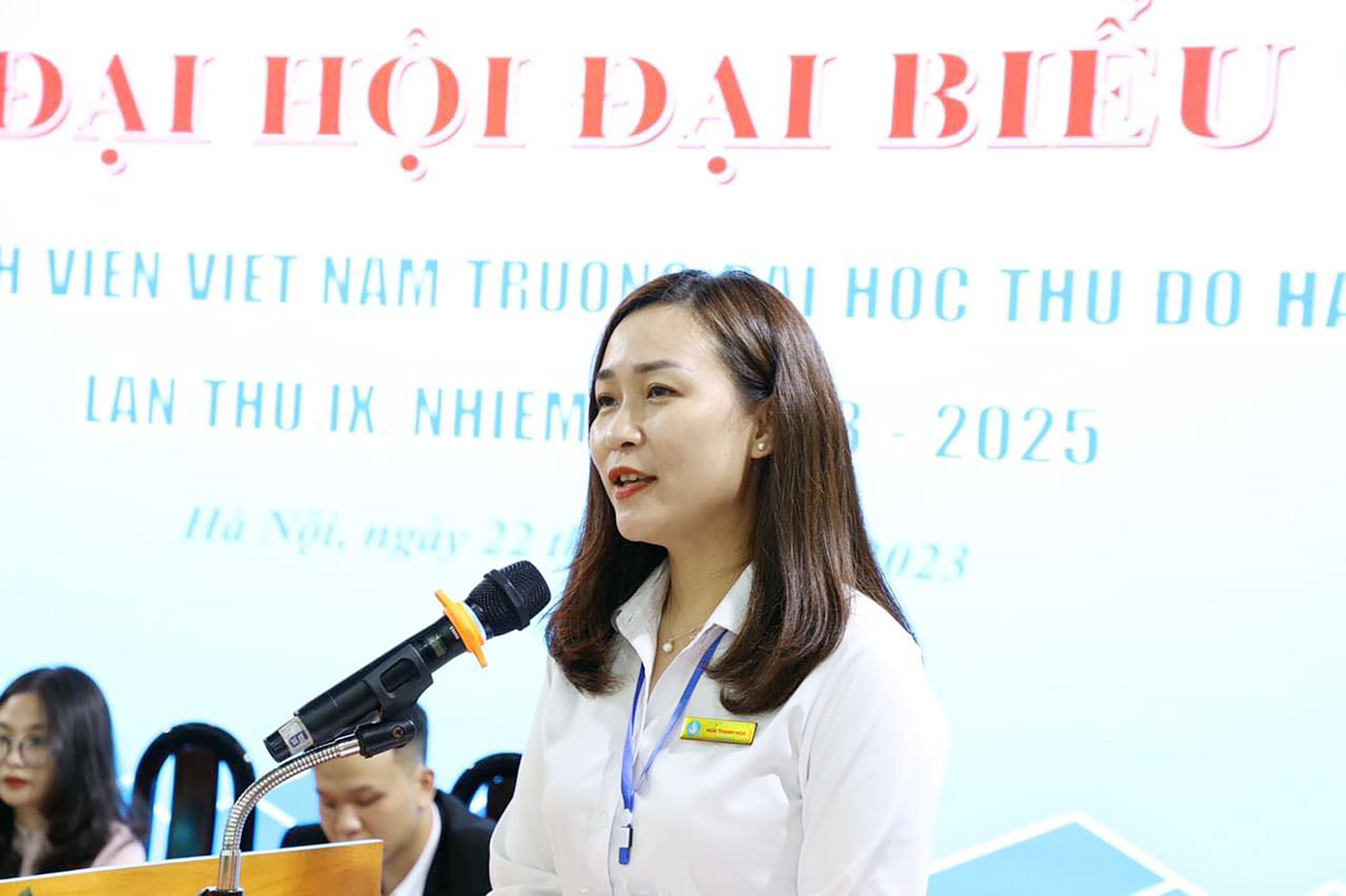 Chị Hứa Thanh Hoa - Phó Chủ tịch Hội Sinh viên TP. Hà Nội, phát biểu chỉ đạo Đại hội.