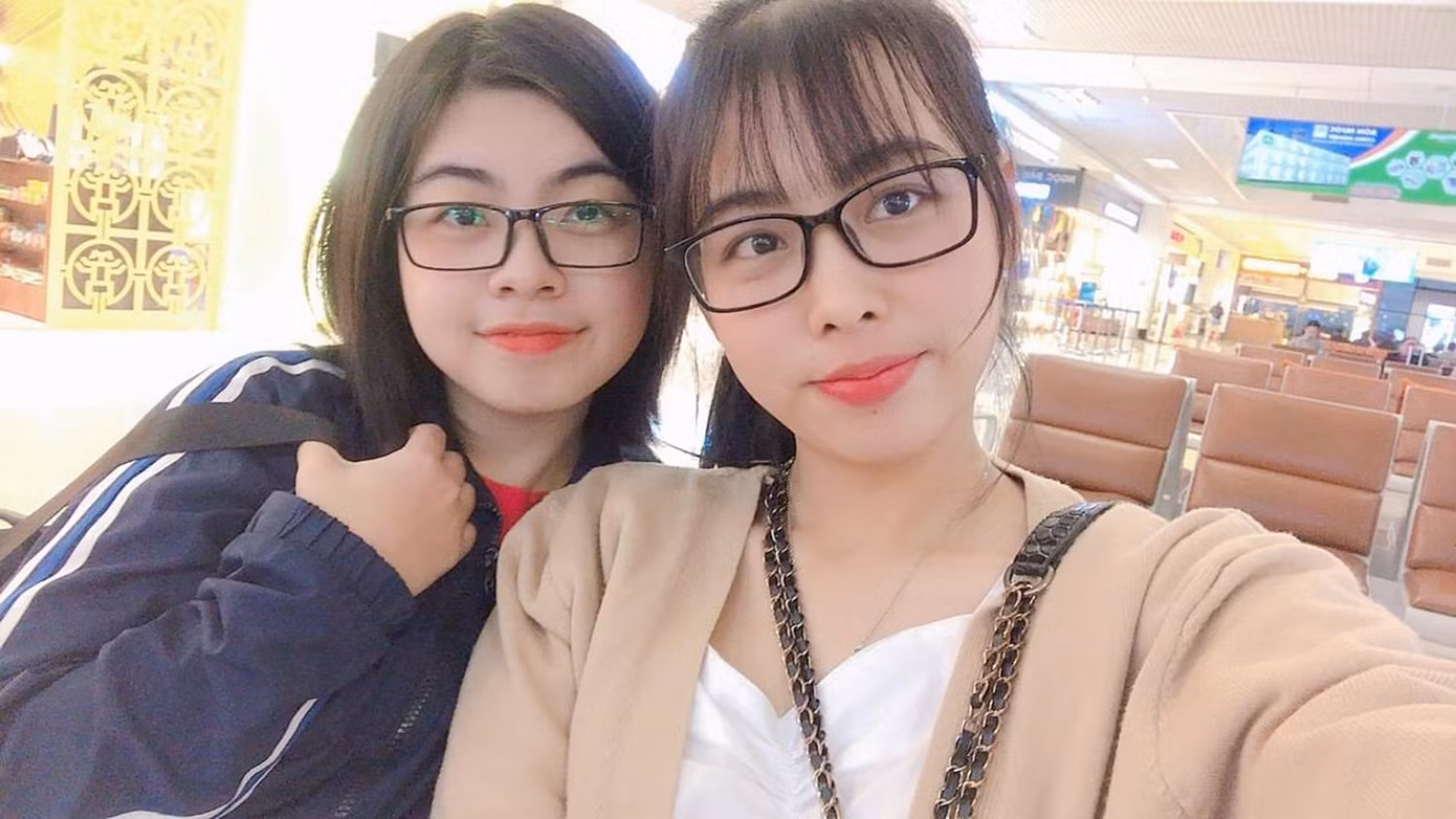 Hai nữ sinh viên năm cuối ngành Công tác Xã hội, trường ĐH Khoa học Xã hội và Nhân văn, ĐHQG Hà Nội.