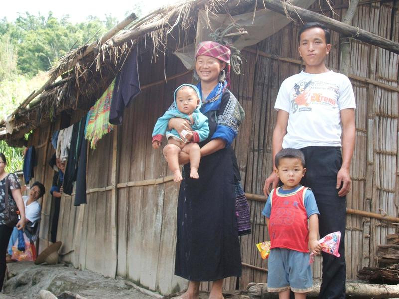 Gia đình Hây Chờ Báo - một hộ nghèo ở xã La Pán Tẩn (Mù Cang Chải) Ảnh: K.Huyền