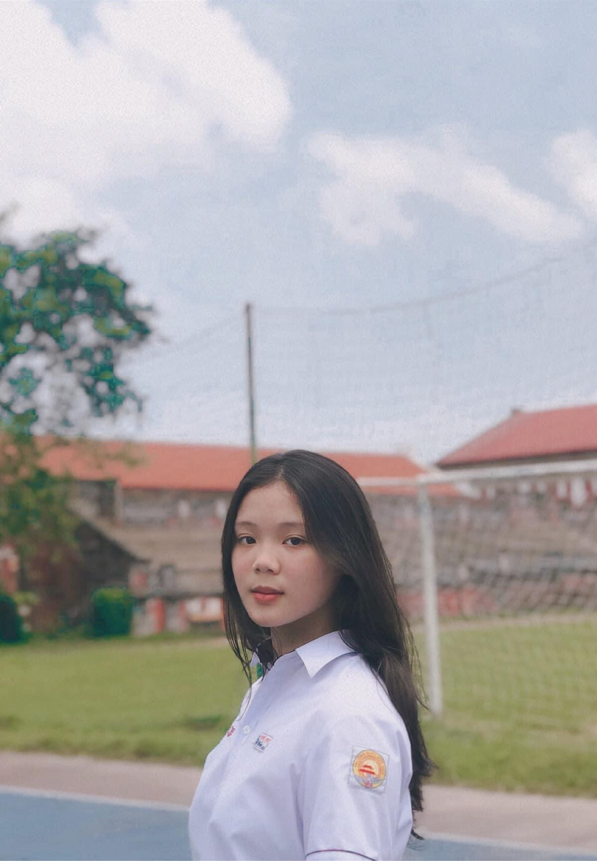 Thủy Tiên giữ cho mình một thái độ lạc quan khi đương đầu với áp lực học tập. Ảnh: NVCC Thủy Tiên giữ cho mình một thái độ lạc quan khi đương đầu với áp lực học tập. Ảnh: NVCC