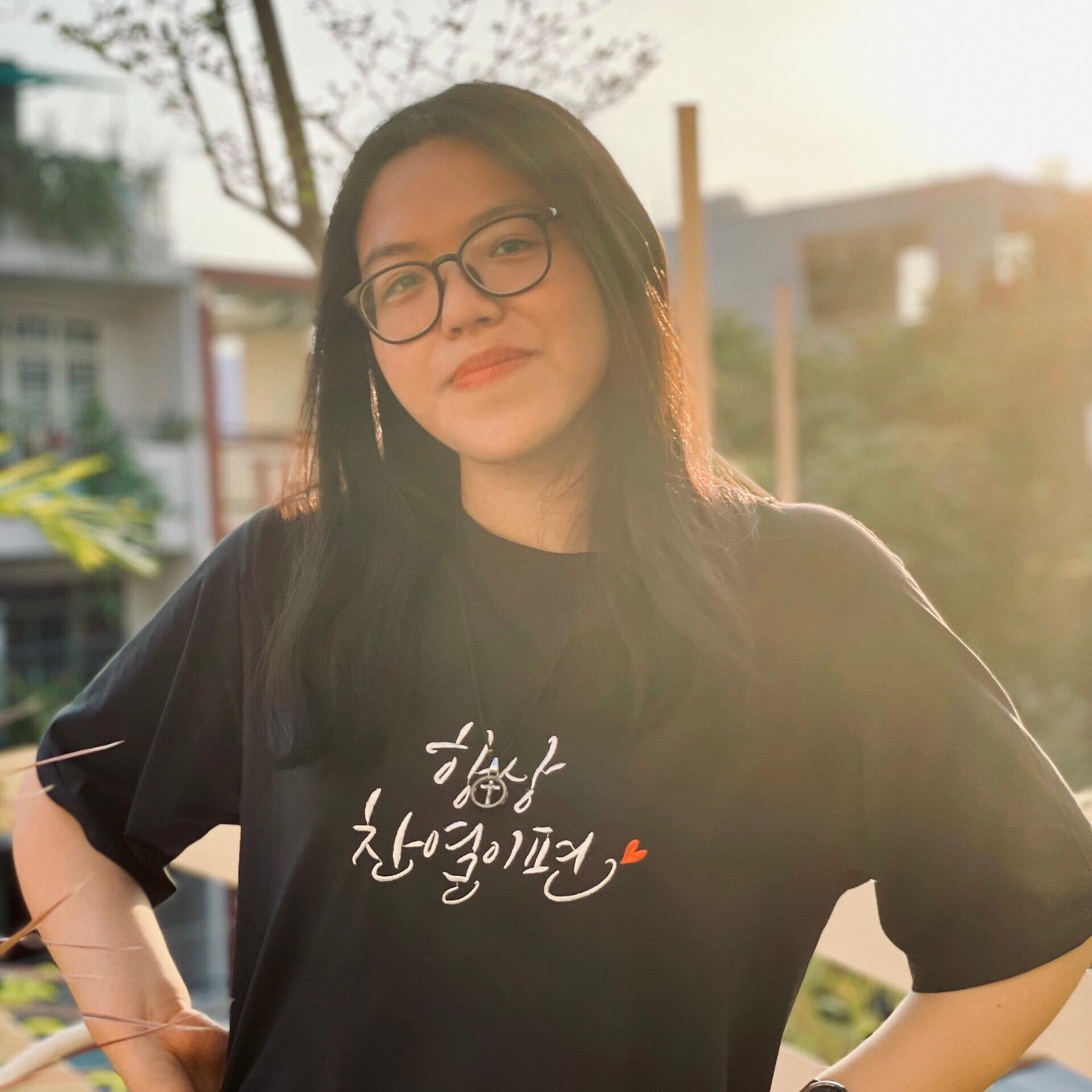 Minh Thư lo ngại học online vì không có cơ hội tiếp xúc với bạn bè. Ảnh: NVCC.