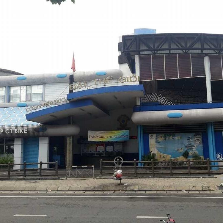 Netizen không khỏi xót xa trước khung cảnh tiêu điều của nơi đã lưu giữ kỉ niệm của họ từ lâu. Nguồn: Chuyện Chợ Lớn