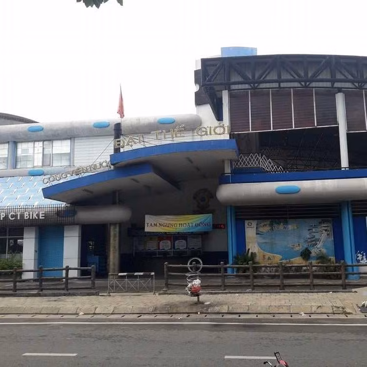 Netizen không khỏi xót xa trước khung cảnh tiêu điều của nơi đã lưu giữ kỉ niệm của họ từ lâu. Nguồn: Chuyện Chợ Lớn