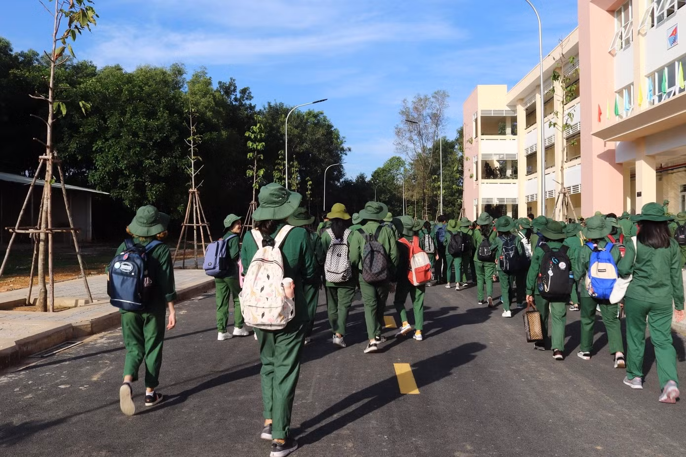 Hành lý gọn nhẹ được nhiều teen "bấm like" trong quá trình chuẩn bị cho học kỳ quân sự. Nguồn ảnh: Quân sự - Mùa ta đã yêu.