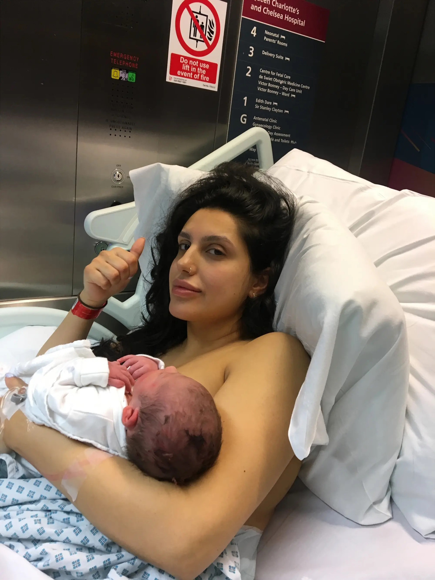 Bé Ophelia được ra đời sớm hơn một chút do người mẹ bị stress khi phát hiện ra khối u lớn trong tim.